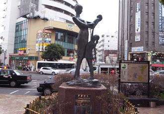 国分寺駅南口に出ます(銅像が目印です。)